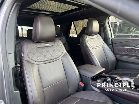 Used 2025 Ford Explorer Platinum w/ LUX Leather Package image 34