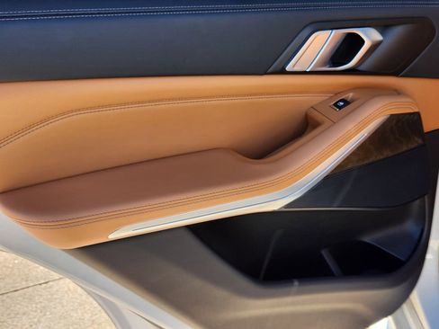 Used 2022 BMW X5 xDrive40i w/ M Sport Package image 12