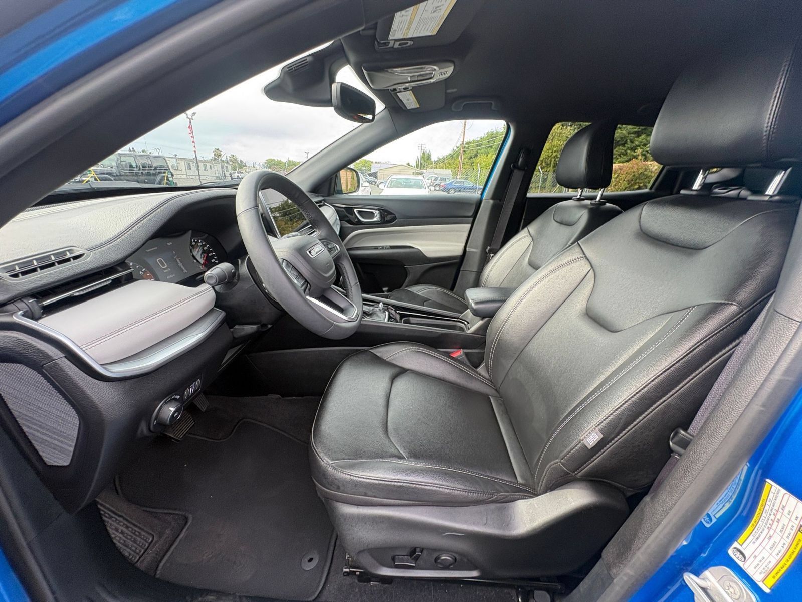 Used 2025 Jeep Compass Limited AWD/4WD image 27