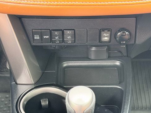 Used 2018 Toyota RAV4 Limited image 20