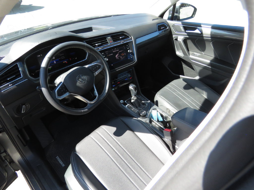 Used 2023 Volkswagen Tiguan SE AWD/4WD image 11
