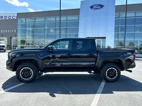 Used 2025 Toyota Tacoma TRD Off-Road image 16