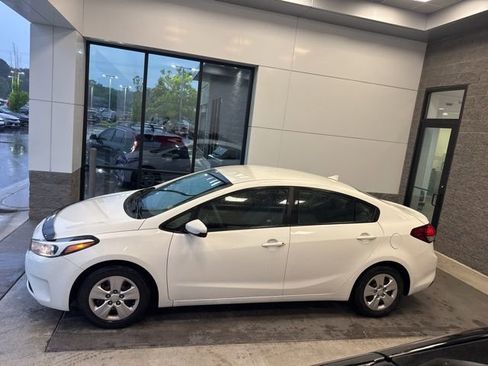 Used 2017 Kia Forte LX FWD image 2