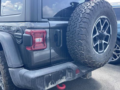 Used 2024 Jeep Wrangler Unlimited Rubicon w/ Convenience Group AWD/4WD image 11
