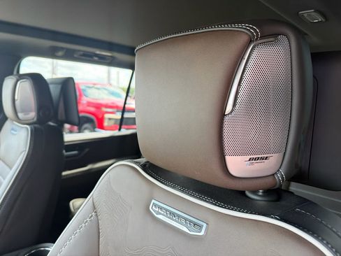 Used 2025 GMC Yukon XL Denali Ultimate AWD/4WD image 15