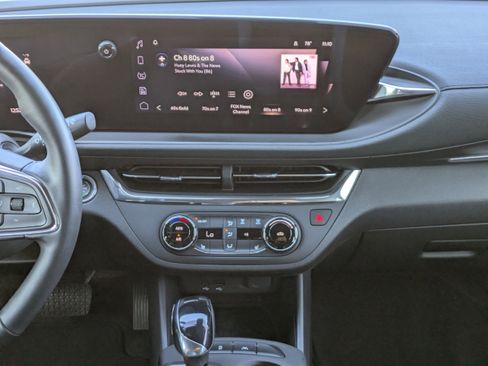 Used 2025 Buick Envista Preferred w/ Convenience I Package image 19