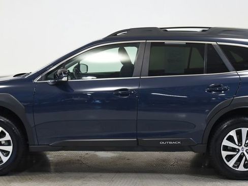 Used 2025 Subaru Outback Premium AWD/4WD image 11