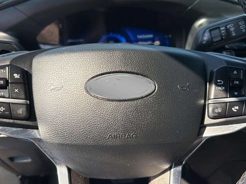 Used 2020 Ford Explorer Platinum w/ Premium Technology Package AWD/4WD image 13
