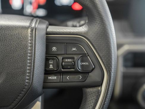 Used 2025 Toyota 4Runner SR5 AWD/4WD image 28