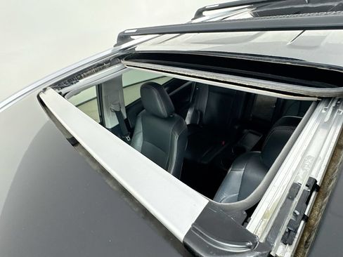 Used 2019 Toyota Highlander XLE FWD image 25