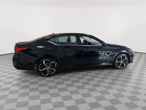 Used 2024 Nissan Altima 2.5 SR image 2