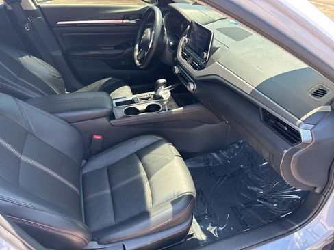 Used 2024 Nissan Altima 2.5 SR FWD image 33