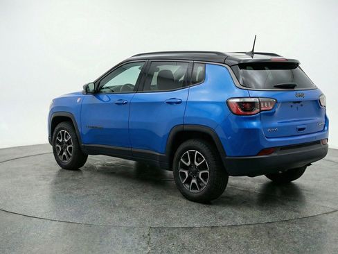 Used 2025 Jeep Compass Trailhawk image 6