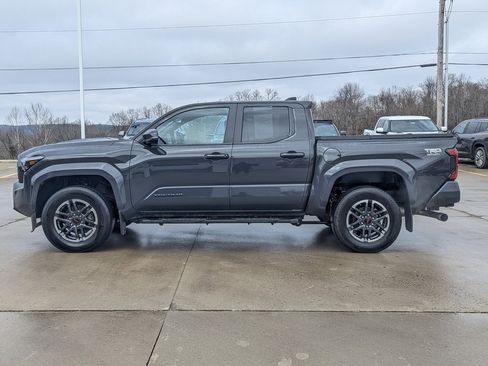 Used 2024 Toyota Tacoma TRD Sport w/ TRD Sport Upgrade Package image 9