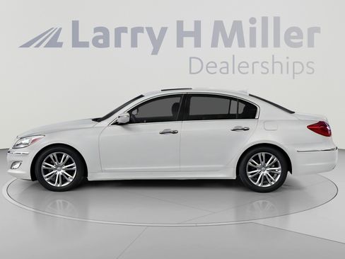 Used 2013 Hyundai Genesis 3.8 w/ Technology Pkg RWD image 3