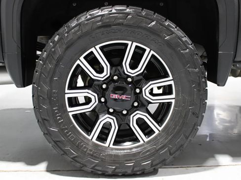 Used 2022 GMC Sierra 2500 AT4 w/ AT4 Premium Plus Package AWD/4WD image 15