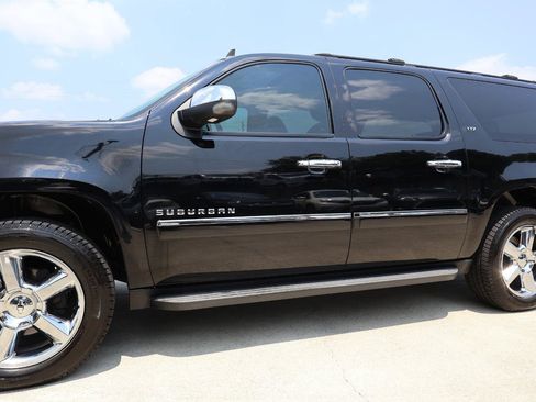 Used 2012 Chevrolet Suburban LTZ RWD image 35