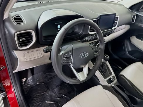 Used 2024 Hyundai Venue SEL FWD image 18