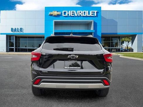 Used 2024 Chevrolet Trax LT FWD image 4
