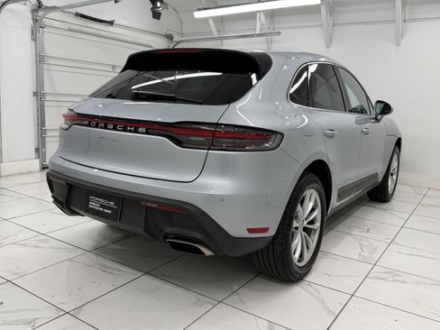 Certified 2025 Porsche Macan image 12