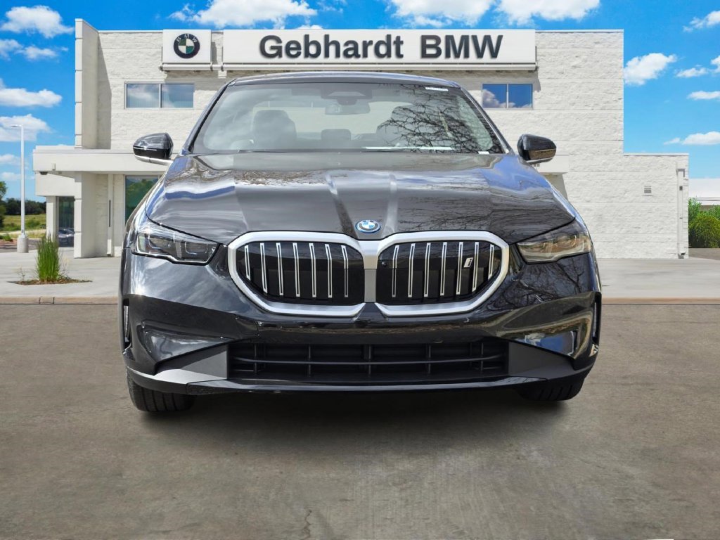 Certified 2026 BMW i5 eDrive40 AWD/4WD image 2