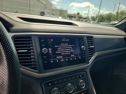Used 2021 Volkswagen Atlas Cross Sport SE w/ Panoramic Sunroof Package FWD image 21