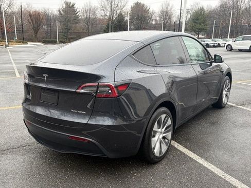 Used 2024 Tesla Model Y Long Range image 9