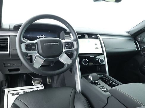 Used 2024 Land Rover Discovery Dynamic SE AWD/4WD image 11