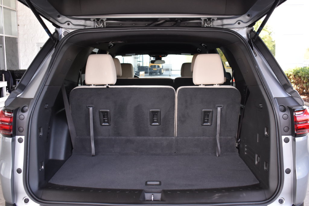 Used 2024 Chevrolet Traverse LS FWD image 11