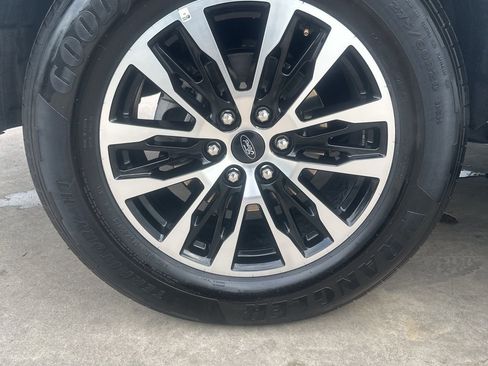 Used 2025 Ford Expedition Platinum AWD/4WD image 25