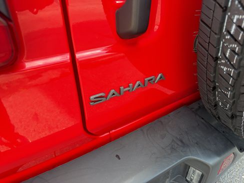 Used 2026 Jeep Wrangler Unlimited Sahara AWD/4WD image 6