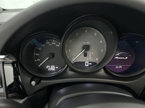 Used 2022 Porsche Macan S image 12