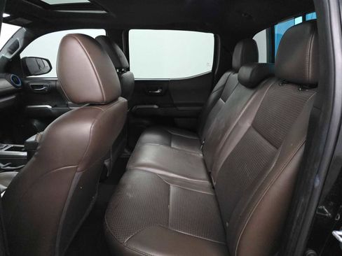 Used 2022 Toyota Tacoma Limited RWD image 10