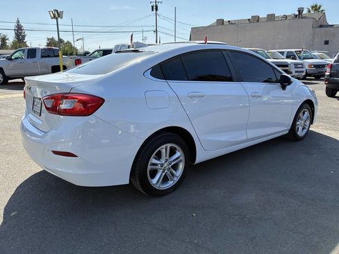 Used 2018 Chevrolet Cruze LT w/ LT Fleet Convenience Package image 2