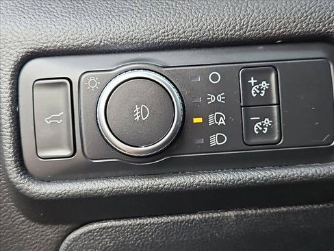 Used 2020 Ford Explorer XLT w/ Equipment Group 202A RWD image 17