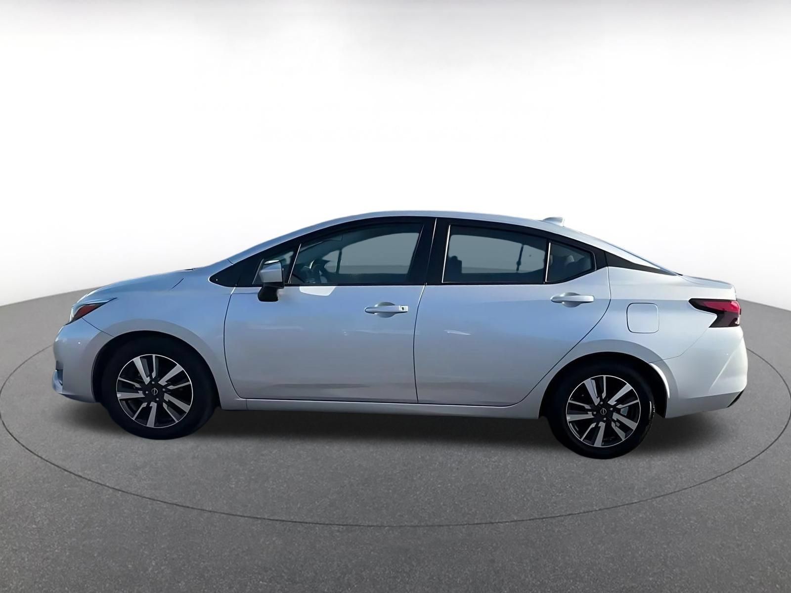 Used 2025 Nissan Versa SV FWD image 8
