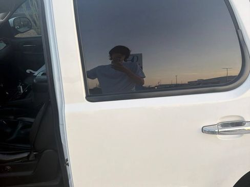 Used 2010 GMC Yukon Denali RWD image 4