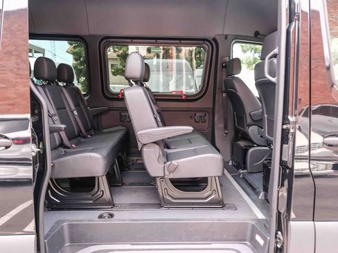 Used 2022 Mercedes-Benz Sprinter 2500 image 23