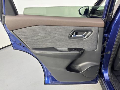 Used 2022 Nissan Rogue SV image 36