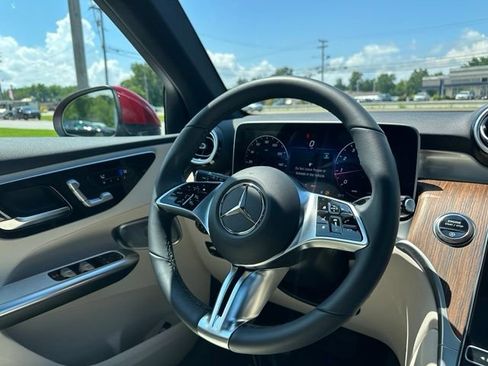 Used 2026 Mercedes-Benz GLC 300 4MATIC image 31