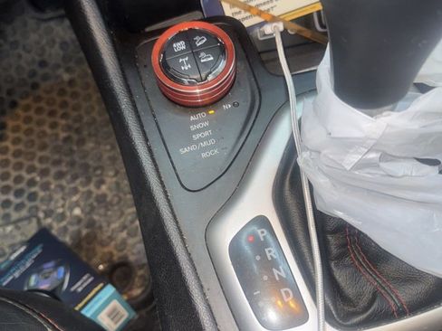 Used 2017 Jeep Cherokee Trailhawk w/ Cold Weather Group image 18