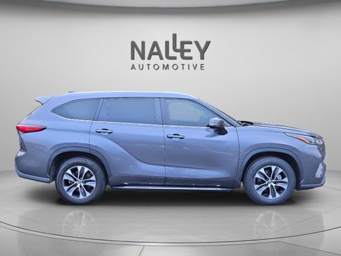 Certified 2023 Toyota Highlander XLE image 6