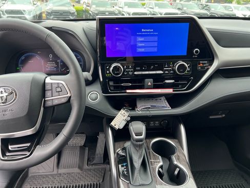 New 2026 Toyota Highlander Platinum AWD/4WD image 14