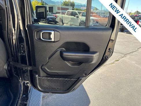 Used 2020 Jeep Gladiator Sport w/ Quick Order Package 24S AWD/4WD image 13