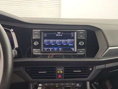 Used 2024 Volkswagen Jetta SE FWD image 13