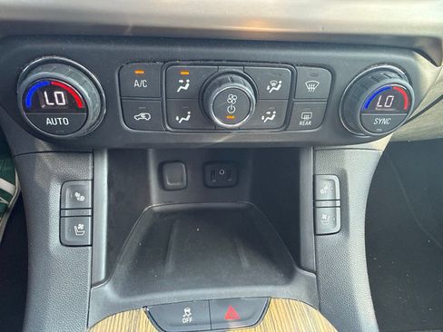 Used 2017 GMC Acadia Denali w/ Technology Package FWD image 26