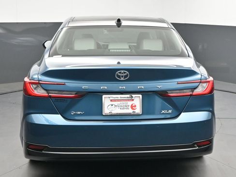 Used 2025 Toyota Camry XLE w/ Premium Plus Package image 7