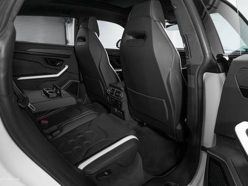 Used 2025 Lamborghini Urus SE image 44