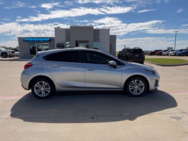 Used 2019 Chevrolet Cruze LT w/ Convenience Package FWD image 2