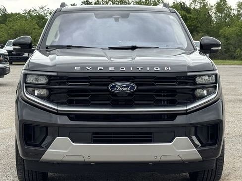 Certified 2025 Ford Expedition Platinum w/ Platinum Ultimate Package image 9